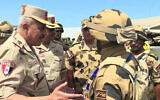 Le chef d'état-major de l'armée égyptienne, le lieutenant-général Ahmed Fathy Khalifa, visite la frontière de Gaza du côté égyptien de Rafah, le 5 septembre 2024. (Crédit : Capture d'écran/X ; utilisée conformément à l'article 27a de la loi sur les droits d'auteur)