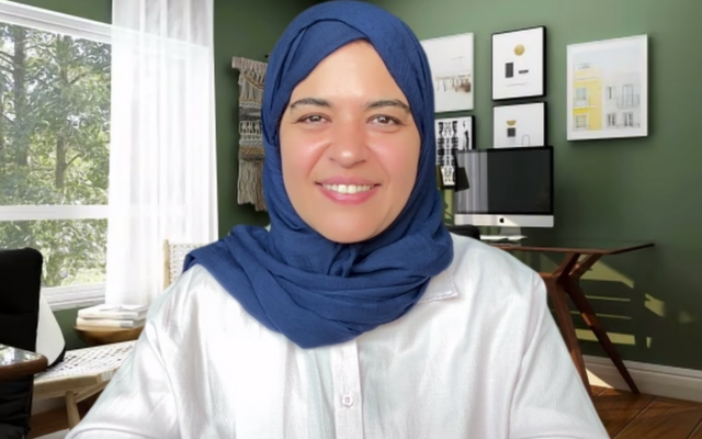 Dalia Ziada, militante égyptienne des droits de l'homme, auteure et analyste, chez elle à Washington DC, le 28 août 2024 (Crédit : Capture d'écran)