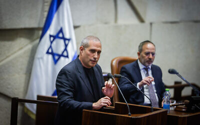 Le député du Likud Hanoch Milwidsky assiste à une session de plénum dans la salle d'assemblée de la Knesset, à Jérusalem, le 12 septembre 2024. (Crédit : Chaim Goldberg/Flash90)