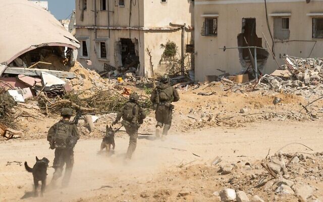 Des soldats de Tsahal et de la 98e division se déploient dans le secteur de Khan Younès, dans le sud de la bande de Gaza, sur cette photo non datée publiée le 30 août 2024. (Forces armées israéliennes)