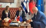 Le président Isaac Herzog rencontrant le Premier ministre albanais Edi Rama, en Albanie, le 12 septembre 2024. (Crédit : Haïm Zach/GPO)