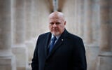 Le procureur général de la Cour pénale internationale Karim Khan, dans la Cour d'honneur du Palais Royal, à Paris, le 7 février 2024. (Crédit : Dimitar Dilkoff/AFP)