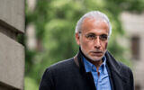 L'islamologue suisse Tariq Ramadan arrive au palais de justice de Genève le 27 mai 2024, avant son procès en appel pour des accusations de viol et de contrainte sexuelle. Le 10 septembre 2024, une cour d'appel suisse a déclaré que l'islamologue Tariq Ramadan était coupable de viol et de contrainte sexuelle dans un hôtel de Genève il y a 15 ans, annulant ainsi l'acquittement prononcé l'année dernière par une juridiction inférieure. Le tribunal a déclaré qu'il « annulait le jugement du 24 mai 2023 » et a condamné l'ancien professeur de l'Université d'Oxford à trois ans de prison, dont deux avec sursis. (Photo Fabrice COFFRINI / AFP)