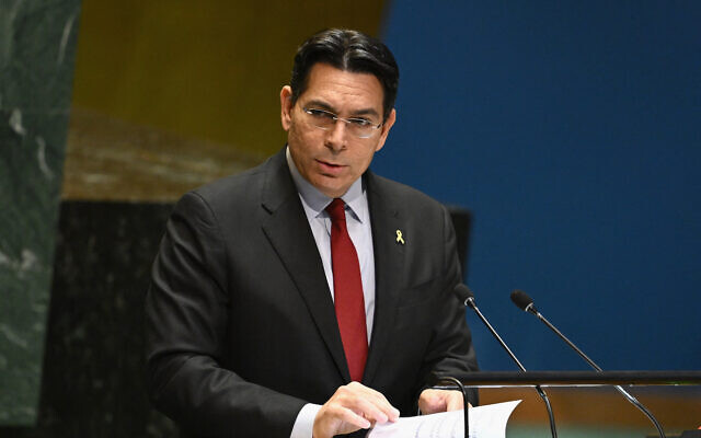 L'ambassadeur Danny Danon, représentant permanent d'Israël auprès de l'ONU, s'exprime lors du "Sommet du futur" en marge de l'Assemblée générale de l'ONU au siège des Nations Unies à New York, le 22 septembre 2024. (Crédit : ANGELA WEISS / AFP)