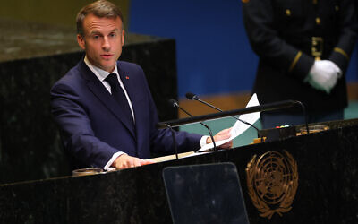 Le président français Emmanuel Macron s'exprime lors de la 79e session de l'Assemblée générale des Nations unies au siège des Nations unies à New York, le 25 septembre 2024. (Crédit : Charly TRIBALLEAU / AFP)
