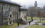 Des étudiants sur le campus de l'université Cornell, à Ithaca, dans l'État de New York, le 2 février 2024. (Crédit : Seth Wenig\AP Photo)