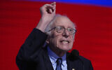 Le sénateur Bernie Sanders lors de la Convention nationale démocrate, à Chicago, le 20 août 2024. (Crédit : AP Photo/Brynn Anderson)