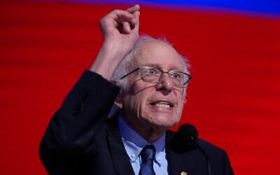 Le sénateur Bernie Sanders lors de la Convention nationale démocrate, à Chicago, le 20 août 2024. (Crédit : AP Photo/Brynn Anderson)
