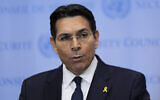 L'ambassadeur d'Israël aux Nations unies, Danny Danon, s'exprimant lors d'une conférence de presse pendant la 79ᵉ session de l'Assemblée générale des Nations unies, au siège de l'ONU, à New York, le 24 septembre 2024. (Crédit : Julia Demaree Nikhinson/AP)