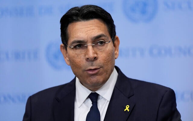 L'ambassadeur d'Israël aux Nations unies, Danny Danon, s'exprimant lors d'une conférence de presse pendant la 79ᵉ session de l'Assemblée générale des Nations unies, au siège de l'ONU, à New York, le 24 septembre 2024. (Crédit : Julia Demaree Nikhinson/AP) L'ambassadeur d'Israël aux Nations unies, Danny Danon, s'exprimant lors d'une conférence de presse pendant la 79ᵉ session de l'Assemblée générale des Nations unies, au siège de l'ONU, à New York, le 24 septembre 2024. (Crédit : Julia Demaree Nikhinson/AP)