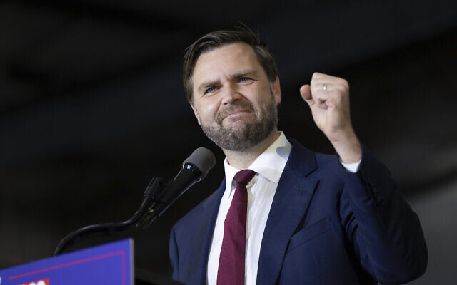 Le candidat républicain à la vice-présidence, le sénateur JD Vance, un républicain de l'Ohio, s'exprimant lors d'un meeting de campagne, à Newtown, en Pennsylvanie, le 28 septembre 2024. (Crédit : Laurence Kesterson/AP) Le candidat républicain à la vice-présidence, le sénateur JD Vance, un républicain de l'Ohio, s'exprimant lors d'un meeting de campagne, à Newtown, en Pennsylvanie, le 28 septembre 2024. (Crédit : Laurence Kesterson/AP)