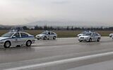 Des voitures de la police grecque, en 2008. (Crédit : Konstantinos Stampoulis / Wikimedia)