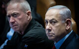Le Premier ministre Benjamin Netanyahu (à droite) et le ministre de la Défense Yoav Gallant lors d'un vote sur le budget de l'État en séance plénière de la Knesset, à Jérusalem, le 13 mars 2024. (Crédit : Yonatan Sindel/Flash90)