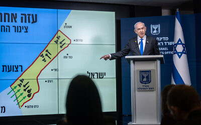 Le Premier ministre Benjamin Netanyahu lors d'une conférence de presse à Jérusalem, le 2 septembre 2024. (Crédit : Chaim Goldberg/ Flash90)