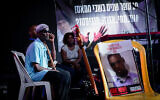 Les proches d'Avera Mengistu commémorent les dix ans de son enlèvement par le Hamas à Gaza, sur la Place des Otages, à Tel Aviv, le 8 septembre 2024. (Crédit : Avshalom Sassoni/Flash90)