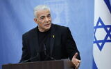 Le leader de l'opposition Yair Lapid dirige une réunion de faction à la Knesset à Jérusalem, le 9 septembre 2024. (Yonatan Sindel/Flash90)