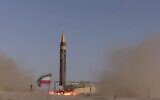 Photo d'illustration Le lancement d'un missile balistique iranien, sur une vidéo non datée. (Crédit : Capture d'écran/X ; utilisée conformément à l'article 27a de la loi sur le droit d'auteur)