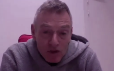 Thierry Smits. (Capture d'écran d'une vidéo Youtube de DOCNYCfest intitulée « BARE Q&A », publiée le 16 avril 2021, utilisée conformément à l'article 27a de la loi sur le droit d'auteur)