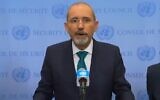 Le ministre Jordanien des Affaires étrangères Ayman Safadi s'adressant aux journalistes, aux Nations unies, à New York, le 27 septembre 2024. (Crédit : Capture d'écran/X)