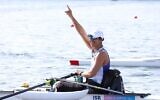 La rameuse israélienne Moran Samuel après la victoire qui lui vaut une médaille d'or aux Jeux paralympiques de Paris 2024, le 1er septembre 2024. (Lilach Weiss Rosenberg)