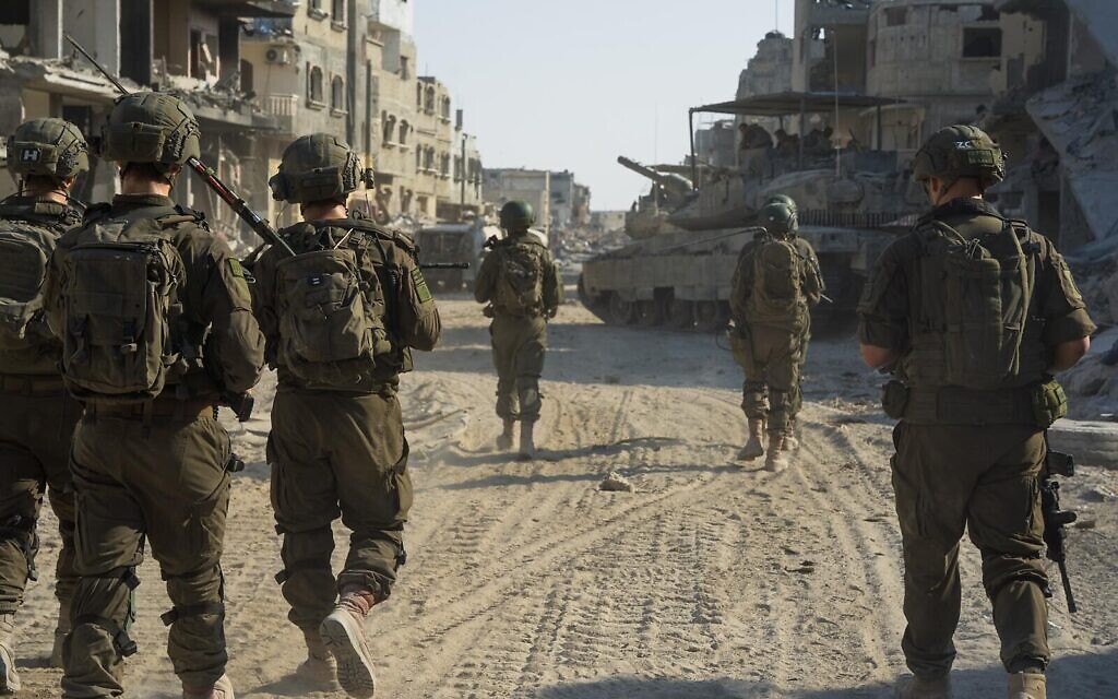 Des troupes de l'armée israélienne avec la 162e division opérant dans le quartier de Tel Sultan à Rafah, dans le sud de la bande de Gaza, sur cette photo diffusée le 14 septembre 2024. (Crédit : Armée israélienne)