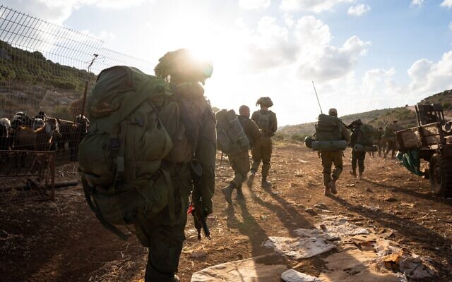 Des troupes de l'armée israélienne effectuant un exercice dans le nord d'Israël, sur une photo publiée le 18 septembre 2024. (Crédit : Armée israélienne) Des troupes de l'armée israélienne effectuant un exercice dans le nord d'Israël, sur une photo publiée le 18 septembre 2024. (Crédit : Armée israélienne)
