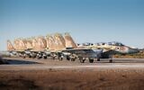 Des avions de chasse F-15I du 69e escadron de l'armée de l'air à la base aérienne de Hatzerim dans le sud d'Israël avant la frappe sur Beyrouth contre le chef du Hezbollah Hassan Nasrallah, le 27 septembre 2024. (Crédit : Armée israélienne)