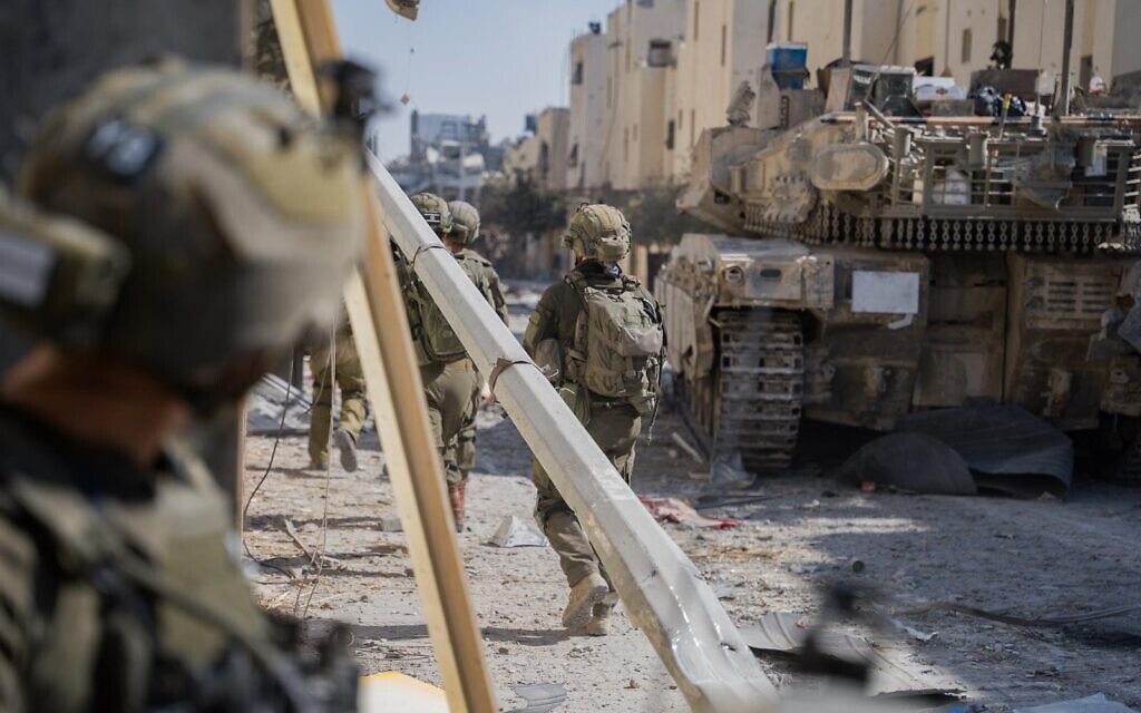 Des soldats de l'armée israélienne opérant dans la bande de Gaza, sur cette photo publiée le 21 septembre 2024. (Crédit : Armée israélienne)