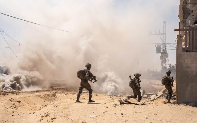 Des troupes de Tsahal de la 401e brigade blindée dans le quartier de Tel Sultan à Rafah dans le sud de la bande de Gaza, sur cette photo publiée le 4 septembre 2024. (Crédit : Armée israélienne)