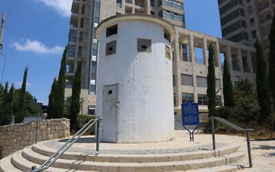 Une "pillboxe", sur la route de Hébron, à Jérusalem. (Crédit : Shmuel Bar-Am)