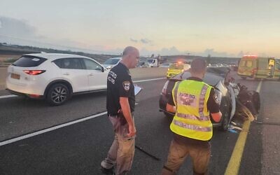 Illustration : Le site d'un accident de voiture mortel, dans le nord d'Israël, le 22 septembre 2024. (Crédit : Police israélienne)
