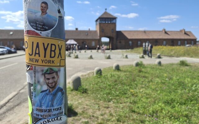 Entrée  d'Auschwitz-Birkenau, août 2024 (Crédit : Matt Lebovic/The Times of Israel)