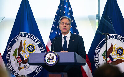 Le secrétaire d'État américain Antony Blinken prononce un discours sur « La diplomatie américaine pour une nouvelle ère » au Foreign Service Institute (FSI) à Arlington, Virginie, le 30 octobre 2024. (Crédit : Tierney Cross/AFP)