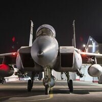 Des avions de l'armée de l'air israélienne partant d'un lieu confidentiel pour attaquer l'Iran, le 26 octobre 2024. (Crédit : Armée israélienne)