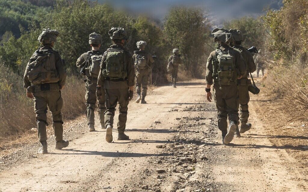 Des troupes de l'armée israélienne opérant dans le sud du Liban, sur une photo publiée le 20 octobre 2024. (Crédit : Armée israélienne)