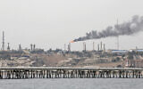 Illustration : Une installation pétrolière sur l'île de Khark, en Iran, sur la côte du Golfe, sur une photo prise le 12 mars 2017. (Crédit : Atta Kenare/AFP)