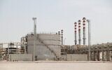 Photo d'Illustration : Vue générale de la raffinerie de pétrole Setareh Khalij Fars (Étoile du golfe Persique) dans la ville portuaire iranienne de Bandar Abbas,  une photo distribuée le 30 avril 2017. (Crédit : Présidence iranienne/AFP)