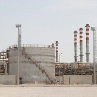 Photo d'Illustration : Vue générale de la raffinerie de pétrole Setareh Khalij Fars (Étoile du golfe Persique) dans la ville portuaire iranienne de Bandar Abbas,  une photo distribuée le 30 avril 2017. (Crédit : Présidence iranienne/AFP)