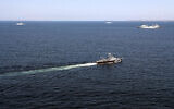 Le navire d'attaque rapide IRIS Zereh (P235) de la marine de la République islamique d'Iran en mer lors de l'exercice naval combiné « Maritime Security Belt 2024 » entre l'Iran, la Russie et la Chine dans le golfe d'Oman, sur une photo publiée le 12 mars 2024. (Crédit : Ministère iranien de la Défense/AFP)