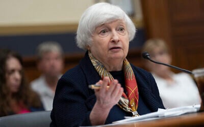 Janet Yellen, secrétaire au Trésor américain, témoigne devant la commission des services financiers de la Chambre des représentants au Capitole, à Washington, le 9 juillet 2024. (Crédit : Chris Kleponis/AFP)