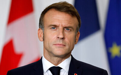 Illustration : Le président français Emmanuel Macron pendant une conférence de presse avec le Premier ministre canadien Justin Trudeau (non photographié) à Montréal, le 26 septembre 2024. (Crédit : Ludovic Marin/AFP)
