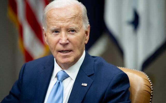 Le président américain Joe Biden s'exprimant lors d'un briefing dans la salle Roosevelt de la Maison Blanche, à Washington, le 1er octobre 2024. (Crédit : Saul Loeb/AFP)