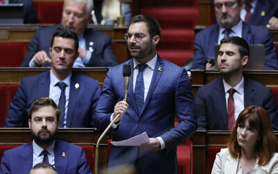 Le député Rassemblement national Julien Odoul à l'Assemblée nationale, à Paris, le 8 octobre 2024. (Crédit : Thomas SAMSON / AFP)