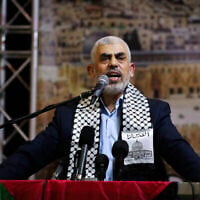 Le haut dirigeant du Hamas à Gaza, Yahya Sinwar, lors d'une conférence à Gaza-City, le 4 novembre 2019. (Crédit : Abed Rahim Khatib/Flash90)