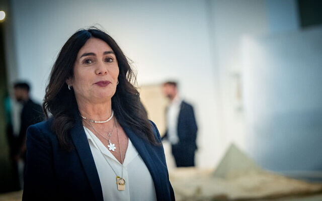La ministre des Transports Miri Regev arrive à une réunion du gouvernement à l'occasion du Jour de Jérusalem au Musée des Terres bibliques à Jérusalem, le 5 juin 2024. (Yonatan Sindel/Flash90)
