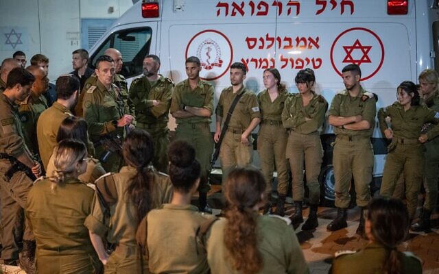 Le chef d'état-major de Tsahal, Herzi Halevi, s'adresse aux soldats de la base de Golani, dans le nord d'Israël, après une attaque meurtrière de drone du Hezbollah, le 14 octobre 2024. (Crédit : Tsahal)