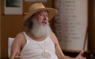 Claude Vorilhon, reconnu par ses disciples comme le prophète Raël, interviewé en 2021 au Japon, dans le documentaire Netflix « Raël, le prophète des extraterrestres », sorti en 2024. (Capture d'écran Netflix, utilisée conformément à l'article 27a de la loi sur le droit d'auteur)
