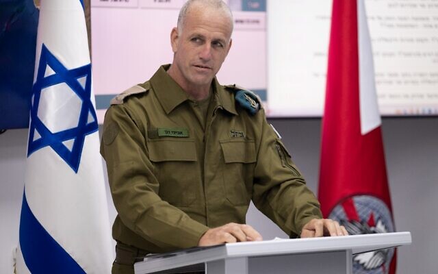 Le général de division Aviad Dagan prend la tête du du Directorat de la Logistique et des Technologies, lors d'une cérémonie aux quartiers généraux de l'armée de la Kirya, à Tel Aviv, le 28 octobre 2024. (Crédit : Armée israélienne)
