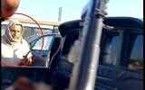 Le terroriste du Hamas et employé de l'UNRWA, Muhammad Abu Attawi, lors de l'attaque d'un abri anti-atomique près du kibboutz Reïm, le 7 octobre 2023. (Crédit : Armée israélienne)