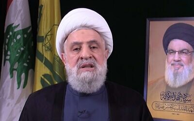 Le chef du Hezbollah, Naïm Qassem, prononçant un discours télévisé le 30 octobre 2024. (Crédit : Capture d'écran)